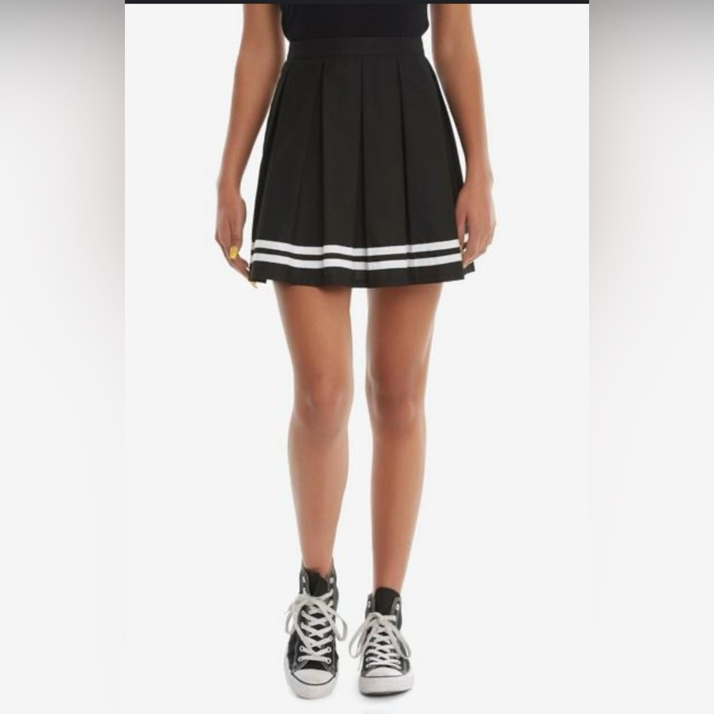 Hot Topic Women’s Black Pleated Cheer Skirt with White Stripes Size S/M
